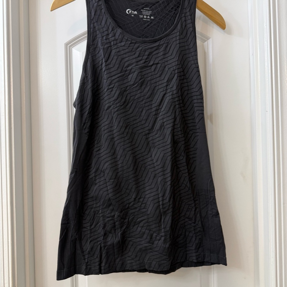 Chevron Sleeveless Tank Top with Crew Neck